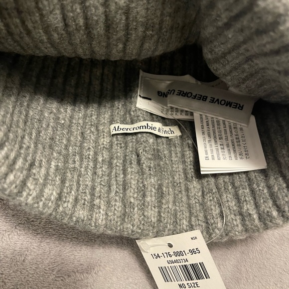 Abercrombie Pom Beanie - Picture 2 of 4